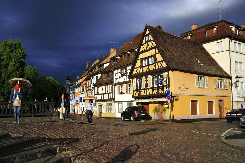 Maisons à colombages et place à Colmar
