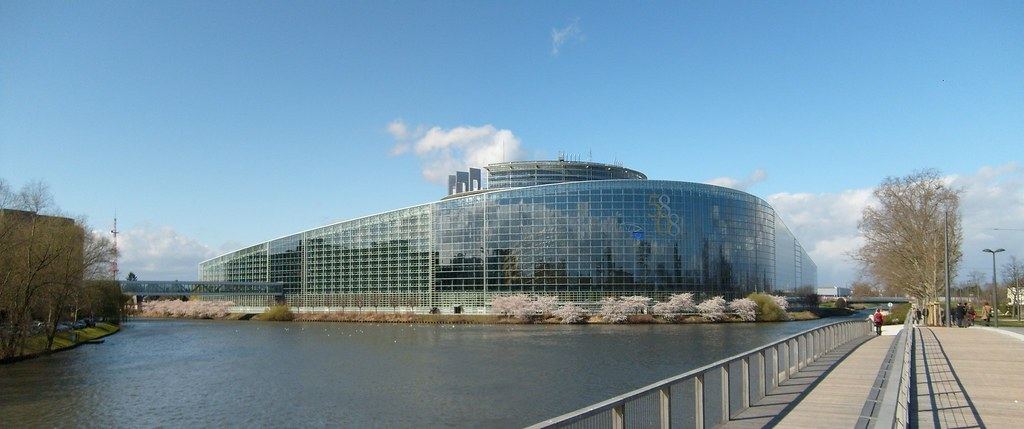 Le Parlement européen à Strasbourg, au bord de l'Ill
